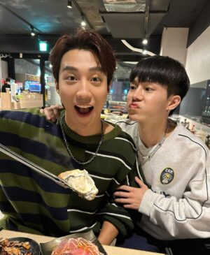 Andy Bian Instagram - 五年嘍，售後服務如何呢❤️❤️❤️
#生日快樂