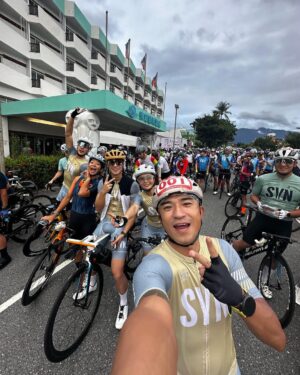 Andy Bian Instagram - 每個人都有自己的生命清單，而這份清單你完成了多少呢？

我自己喜歡透過旅行的方式來完成，旅行的方式有很多種，我自己特別喜歡騎車與爬山，雖然過程辛苦，得到的快樂卻是加倍的。

環花東。也是騎車的一個經典路段，360公里，與夥伴們連續兩天坐在自行車上，踩著踏板，沿路創造許多的故事（也有驚險萬分的），當到達終點的時候，那份快樂，真的會讓你想要再計畫一趟下次的旅行～

清單太多真的要很熱血的來執行，騎完車該來爬山了，南湖、翠池、能高安東軍，該來好好計畫一下💪🏻💪🏻💪🏻

#環花東