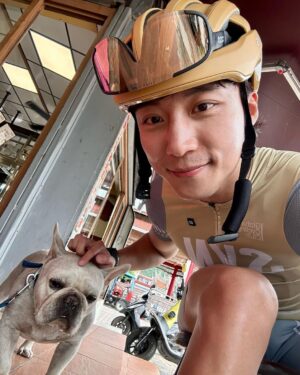 Andy Bian Instagram - 每個人都有自己的生命清單，而這份清單你完成了多少呢？

我自己喜歡透過旅行的方式來完成，旅行的方式有很多種，我自己特別喜歡騎車與爬山，雖然過程辛苦，得到的快樂卻是加倍的。

環花東。也是騎車的一個經典路段，360公里，與夥伴們連續兩天坐在自行車上，踩著踏板，沿路創造許多的故事（也有驚險萬分的），當到達終點的時候，那份快樂，真的會讓你想要再計畫一趟下次的旅行～

清單太多真的要很熱血的來執行，騎完車該來爬山了，南湖、翠池、能高安東軍，該來好好計畫一下💪🏻💪🏻💪🏻

#環花東