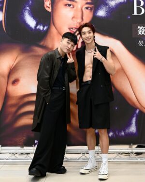 Andy Bian Instagram - 謝謝大家來參加第二場簽書會，見到你們超開心❤️❤️❤️
來台南可以吃好多美食，大家覺得哪一家牛肉湯最高呢😳
#台南 #卞慶華 #晏人物
#floyd #滑板行李箱