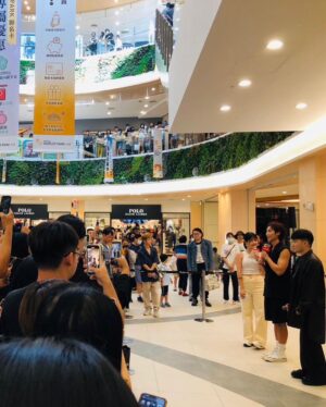 Andy Bian Instagram - 謝謝大家來參加第二場簽書會，見到你們超開心❤️❤️❤️
來台南可以吃好多美食，大家覺得哪一家牛肉湯最高呢😳
#台南 #卞慶華 #晏人物
#floyd #滑板行李箱