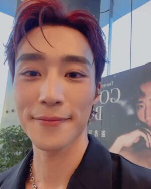 Andy Bian Instagram - 很開心大家這麼愛戴這次的寫真，也謝謝昨天到場的粉絲朋友❤️
努力刷刷中，是不是破十萬本可以朝下一本邁進？
話說下一本還能幹嘛，我沒梗了😳😳😳
#小狼作家
#卞慶華
#晏人物
#時報出版