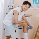 Andy Bian Instagram - 還記得有一次在女大錄影，被薔薔用蜜蠟除毛之後，看到自己沒有腿毛、手毛，乾乾淨淨的是一件多麼美妙的事 ！ 那就來講講沒有體毛有哪些好處吧～ 1.穿衣服顯得乾淨俐落 2.健身流汗不會黏黏不舒服，也不會有異味 Ulike居家冰點除毛儀，它不僅能快速無痛除毛，還有一種冰冰涼涼的的感覺，真的很舒服，也不用怕會刮傷皮膚，除完也沒有小黑點，真的是舒服又方便的好東西。再也不用擔心除毛時刮傷皮膚，皮膚上坑坑疤疤也不好看 喜歡身上乾乾淨淨的朋友可以一起來試試看Ulike除毛儀，讓除毛不僅簡單，甚至會是一種享受，一用就會愛上它❤️ 🔺Ulike折扣碼：ULIKEBQH，立減800，僅限9月哦 🔺Ulike官方購買管道：https://bit.ly/3EvORk8 現購買還免費送電動牙刷+按摩枕+護目鏡+刮毛刀+蘆薈膠 #Ulike除毛儀 #藍寶石冰點脫毛儀 #居家除毛 #男性除毛 @ulike.taiwan