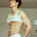 Andy Bian Instagram – 各位在上班上課的同學，記得打開鬧鐘設定提醒，晚上12點整就可以開始預購我的寫真啦～
今天沒有預購的話，主任我會處罰你唷（威🤣）
.
Ps.海外的朋友可以在博客來預購唷😎
（Our friends from overseas can also pre-order on Books.com.tw.）

#卞慶華
#晏人物
#時報出版
