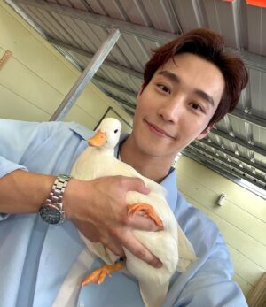 Andy Bian Instagram - 被寵物融化的每一個瞬間～
看到小動物就⋯⋯完全戀愛了❤️
#小情人們快樂