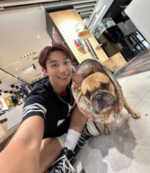 Andy Bian Instagram - 被寵物融化的每一個瞬間～
看到小動物就⋯⋯完全戀愛了❤️
#小情人們快樂