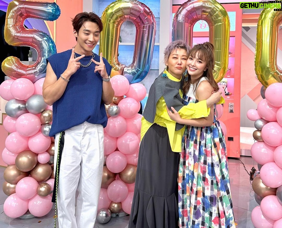 Andy Bian Instagram - 能加入女大這個大家族真的超幸福,超愛阿姐及大家❤️❤️❤️ 5000集5000個日子,這個里程碑太厲害了~ 繼續努力5000集😆😆😆! @womanqueen42 #女人我最大 #TVBS