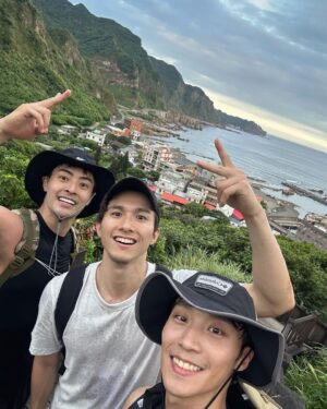 Andy Bian Instagram - 除了百岳之外，最近發現溯溪也超好玩！
原來台灣還有那麼多秘境，真的太美了！
有夥伴一起探險的感覺超讚😎
#大鬼瀑布
#金岳瀑布 
#溯溪裝備一定要齊