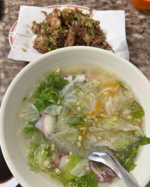 Andy Bian Instagram - 除了百岳之外，最近發現溯溪也超好玩！
原來台灣還有那麼多秘境，真的太美了！
有夥伴一起探險的感覺超讚😎
#大鬼瀑布
#金岳瀑布 
#溯溪裝備一定要齊
