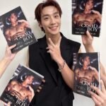 Andy Bian Instagram – 謝謝大家來參加第二場簽書會，見到你們超開心❤️❤️❤️
來台南可以吃好多美食，大家覺得哪一家牛肉湯最高呢😳
#台南 #卞慶華 #晏人物
#floyd #滑板行李箱