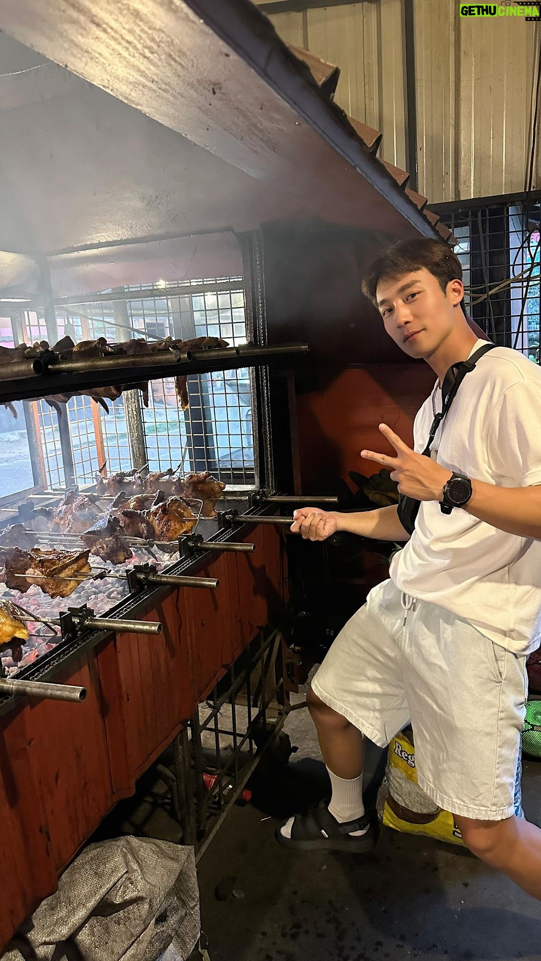 Andy Bian Instagram - 菲律賓美食真的超好吃🤩🤩🤩! #菲律賓 #科隆 #烤雞 #美食 #世界第一等