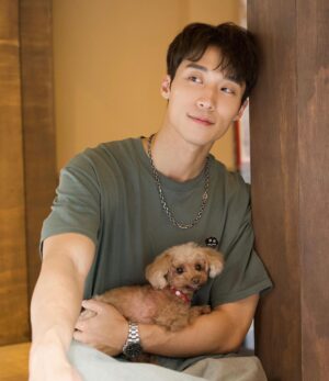 Andy Bian Instagram - 被寵物融化的每一個瞬間～
看到小動物就⋯⋯完全戀愛了❤️
#小情人們快樂