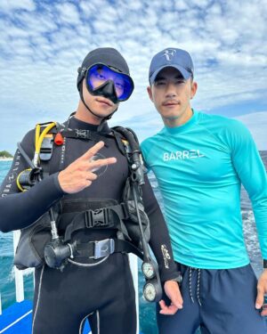 Andy Bian Instagram - 追尋傑克魚風暴！
來到巴里卡薩大斷層，體驗海底版的非洲大草原
潛過真的回不去，太美了❤️
到時候播出一定要收看！

這趟旅行下來，有點愛上這邊
再過兩天就要離開美麗的菲律賓，開始有點感傷了🥹
@worlds_no_1_gtv 
#世界第一等
#薄荷島 #巴里卡薩大斷層 
#深潛 #padi  #aow