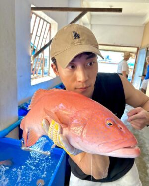 Andy Bian Instagram - 航向海上古道，彷彿來到時光隧道
幾千年下來，
從原住民、西班牙人、日本人、美國人、再到我們，
相信每一個來到這片海域的人們，
肯定都有同樣一份感動！
真的太美了！

@worlds_no_1_gtv 
#世界第一等
#科隆 #coron