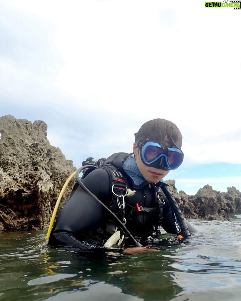 Andy Bian Instagram - 為了新工作來學習一下新技能 四天的水肺課程，讓我彷彿開啟了新世界的大門 原來水行俠的世界這麼有趣！ 海洋覆蓋了地球71%的面積， 還有好多的地方值得我們去探險！ 從墾丁出發，下個月朝向新的國度上山下海去🤩 （BTW潛水都拍不出帥照💁🏻‍♂️） 謝謝夥伴們這趟的照顧❤️ #ow #aow #高氧 #水肺 墾丁 Kending