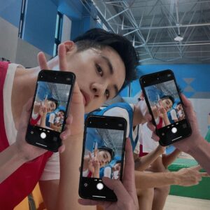 Andy Ko Instagram - 不同角色切換，戲裡無敵的李思睿，戲外就…別提了 #第二次初戀 #李思睿