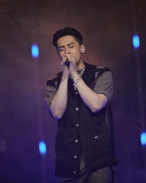 Andy Ko Instagram - 這週六我在愛奇藝《一週的說唱歌手》演唱新單曲 #遊戲規則 🎮👾

#愛奇藝 #hiphopbank #一周的说唱歌手