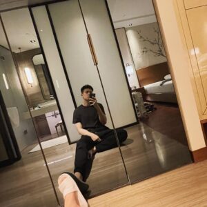 Andy Ko Instagram - 好久不見！！沒有想到，做完專輯後的第一個工作...居然是隔離...🥲 你們知道是第幾次了嗎🥲🥲 #day1 #quarantine