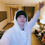 Andy Ko Instagram - 沒錯！ 就在我經歷了30天居家封控和17個小時的轉機後，我終於換來了………繼續十天隔離😂😂 但是我回來啦啊啊啊，我想吃甜不辣🥲