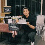 Andy Ko Instagram - 26歲悄悄來臨🥹 今年生日沒有party，在工作中度過！非常開心能夠跟這麼優秀的團隊還有演員們一起打拼，今天的願望也希望每一天都能這麼踏實，也正式告別起起伏伏的25歲啦！今天還要特別謝謝宜蓁和朋友們的驚喜，這麼遠還跑來幫我慶生，除了感謝還有感動🫶🏻🫶🏻 謝謝你們和所有祝福我的人❤️❤️Love y’all!!!!!! #26