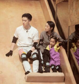 Andy Ko Instagram - 帶小孩不容易 帶小孩玩遊戲更不容易 遊戲比玩很大還難耶😂 @amberkuo2_019 #瘋狂的麥咭 #今晚七點