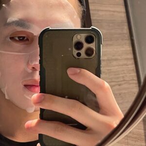 Andy Ko Instagram - 好久不見！！沒有想到，做完專輯後的第一個工作...居然是隔離...🥲 你們知道是第幾次了嗎🥲🥲 #day1 #quarantine