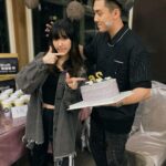 Andy Ko Instagram - 26歲悄悄來臨🥹 今年生日沒有party，在工作中度過！非常開心能夠跟這麼優秀的團隊還有演員們一起打拼，今天的願望也希望每一天都能這麼踏實，也正式告別起起伏伏的25歲啦！今天還要特別謝謝宜蓁和朋友們的驚喜，這麼遠還跑來幫我慶生，除了感謝還有感動🫶🏻🫶🏻 謝謝你們和所有祝福我的人❤️❤️Love y’all!!!!!! #26