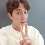 Andy Lee Instagram - 판정단으로 #복면가왕 에 등장한 앤디! 앤디의 첫 판정단 도전과 따뜻한 심사평까지🧡 ⠀ 잠시 후 6시 20분 MBC ‘복면가왕’ 에서 만나요🥰 ⠀ #앤디 #ANDY #신화 #SHINHWA