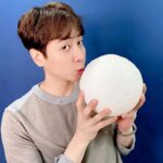 Andy Lee Instagram – 앤디와 함께 보름달에 소원 빌어요😘🙏🌕
⠀
#앤디 #ANDY #신화 #SHINHWA #한가위 #추석 #Chuseok