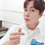 Andy Lee Instagram - 월요일은 #퀴즈돌 앤디와 함께😘⁉️ ⠀ 잠시 후 8시 30분 #KBS2  본방사수🧡 ⠀ #앤디 #ANDY #신화 #SHINHWA #퀴즈_위의_아이돌