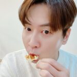 Andy Lee Instagram - Stay 앤 Home 시리즈 🏠 #2 ⠀ 댓글을 다 읽고도 계속된 크로플 먹방 #냠 🥐🧇😋 ⠀ #앤디 #ANDY #신화 #SHINHWA #앤디REC #Stay앤Home
