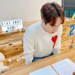Andy Lee Instagram - Stay 앤 Home 시리즈 🏠 #1 앤DJ와 공유한 주황공주의 #집콕 이야기🧡 ⠀ Stay 앤 Home 시리즈 2탄은?!🥐🏠 ⠀ #앤디 #ANDY #신화 #SHINHWA #앤디오 #ANDYO #Stay앤Home