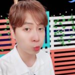 Andy Lee Instagram - 아이돌다방 시즌3 아홉 번째 영업!☕️ 아이돌다방의 자랑! 완벽한 중계와 현란한 포포먼쓰를 뽐낸 큰사장님🧡 ⠀ 잠시 후 저녁 6시 #Seezn 앱에서 #아이돌다방 시즌3 9회 2부가 공개됩니다! ⠀ #앤디 #ANDY #신화 #SHINHWA #아이돌다방 #IDOLDABANG