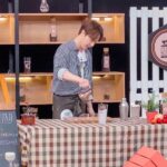 Andy Lee Instagram - 아이돌다방 시즌3 일곱 번째 영업!☕️ 앤선생은 Shake it! Shake it! 커피 강의중👨‍🏫 ⠀ 잠시 후 저녁 6시 #Seezn 앱에서 #아이돌다방 시즌3 7회 2부가 공개됩니다! ⠀ #앤디 #ANDY #신화 #SHINHWA #아이돌다방 #IDOLDABANG