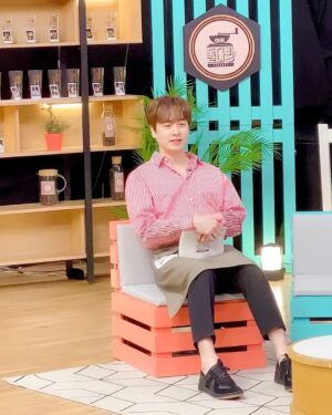 Andy Lee Instagram - 아이돌다방 시즌3 네 번째 영업!☕️
Say yes 앤디! 오늘도 빵터진 선호즈🤣
⠀
잠시 후 저녁 6시 #Seezn 앱에서 #아이돌다방 시즌3 4회 1부가 공개됩니다!
⠀
#앤디 #ANDY #신화 #SHINHWA #아이돌다방 #IDOLDABANG