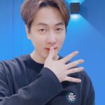 Andy Lee Instagram - 🍒 : 이건 5월 포즈😜 5월의 마지막 날! 6월에 만나요🧡 ⠀ #앤디 #ANDY #신화 #SHINHWA