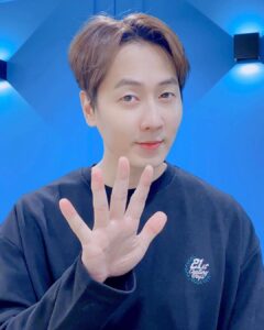 Andy Lee Instagram - 5😮2✌4+5🤗🧡 ⠀ #앤디 #ANDY #신화 #SHINHWA