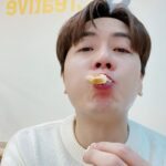 Andy Lee Instagram - Stay 앤 Home 시리즈 🏠 #2 ⠀ 댓글을 다 읽고도 계속된 크로플 먹방 #냠 🥐🧇😋 ⠀ #앤디 #ANDY #신화 #SHINHWA #앤디REC #Stay앤Home