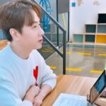 Andy Lee Instagram - Stay 앤 Home 시리즈 🏠 #1 앤DJ와 공유한 주황공주의 #집콕 이야기🧡 ⠀ Stay 앤 Home 시리즈 2탄은?!🥐🏠 ⠀ #앤디 #ANDY #신화 #SHINHWA #앤디오 #ANDYO #Stay앤Home