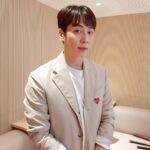 Andy Lee Instagram - 앤디의 홀인원 토크⛳️🏌️‍♂️ 잠시 후 아침 8시 #NAVERNOW 에서 만나요🧡 https://now.naver.com/player/11634 #앤디 #ANDY #신화 #SHINHWA #네이버나우 #박선영의에이트