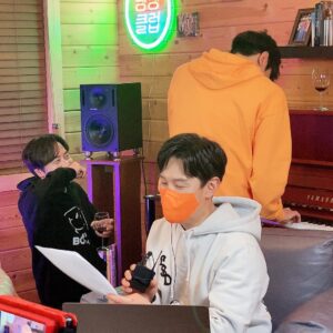 Andy Lee Instagram - 🍊앤디와 스페셜 게스트 에릭이 함께 한 뎅뎅클럽🍊

#신화는_23년째_꺾이지않아
#SHINHWA_23rd

#앤디 #ANDY #에릭 #ERIC #김동완 #KIMDONGWAN #신화 #SHINHWA