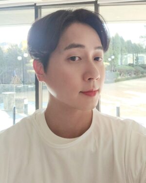 Andy Lee Instagram - 앤디의 판타집! 만수르 하우스 집주인의 정체는?!🏠👳‍♂️

잠시 후 9시 #SBS <나의 판타집> 앤디의 판타집으로 놀러 오세요🧡

#앤디 #ANDY #신화 #SHINHWA #SBS #나의판타집 #FantasyHouse