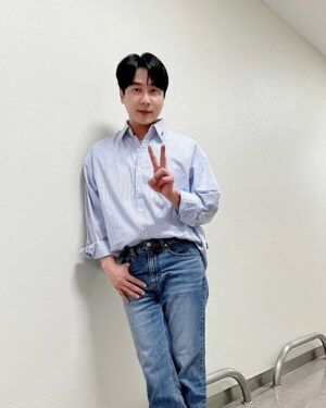Andy Lee Instagram - 데뷔 24주년 아이돌계의 살아있는 신화로✨

잠시 후 9시 30분 #KBS2 <주접이 풍년>에 앤디가 출연합니다🧡

#앤디 #ANDY #신화 #SHINHWA #KBS2 #주접이풍년