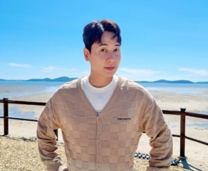 Andy Lee Instagram - 앤디가 준비한 특별한 선물 같은 깜짝 합동 여행!🏖

잠시 후 11시 10분, SBS <동상이몽2 - 너는 내 운명>에서 만나요🧡

#앤디 #ANDY #신화 #SHINHWA #SBS #동상이몽2너는내운명 #YouAreMyDestiny