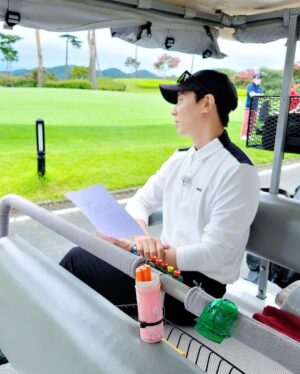 Andy Lee Instagram - 고마운 사람들의 고마운 대회! 땡스골프 기부챌린지!⛳️

잠시 후 8시 20분 #SBSGolf <Thanks Golf 기부챌린지> 에서 골프치는 앤디와 만나요🧡

#앤디 #ANDY #신화 #SHINHWA #땡스골프 #ThanksGolf #기부챌린지