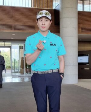 Andy Lee Instagram - 앤디와 함께하는 힐링 골프 여행기⛳️
두 번째 여행지! 오늘은 바로 제주도~🍊

잠시 후 10시 #SBSGolf <Thanks Golf 땡스골프> 본방사수!🏌️‍♂️

#앤디 #ANDY #신화 #SHINHWA #SBSGolf #땡스골프 #ThanksGolf