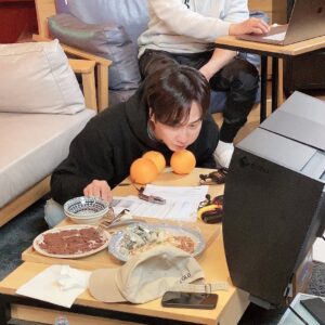 Andy Lee Instagram - 🍊앤디와 스페셜 게스트 에릭이 함께 한 뎅뎅클럽🍊

#신화는_23년째_꺾이지않아
#SHINHWA_23rd

#앤디 #ANDY #에릭 #ERIC #김동완 #KIMDONGWAN #신화 #SHINHWA