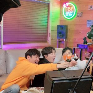 Andy Lee Instagram - 🍊앤디와 스페셜 게스트 에릭이 함께 한 뎅뎅클럽🍊

#신화는_23년째_꺾이지않아
#SHINHWA_23rd

#앤디 #ANDY #에릭 #ERIC #김동완 #KIMDONGWAN #신화 #SHINHWA