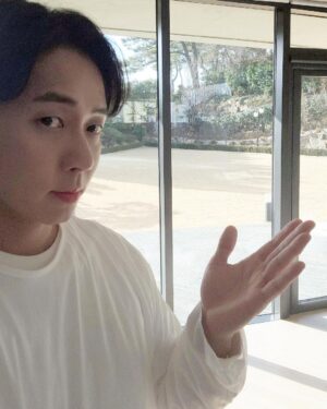 Andy Lee Instagram - 앤디의 판타집! 만수르 하우스 집주인의 정체는?!🏠👳‍♂️

잠시 후 9시 #SBS <나의 판타집> 앤디의 판타집으로 놀러 오세요🧡

#앤디 #ANDY #신화 #SHINHWA #SBS #나의판타집 #FantasyHouse