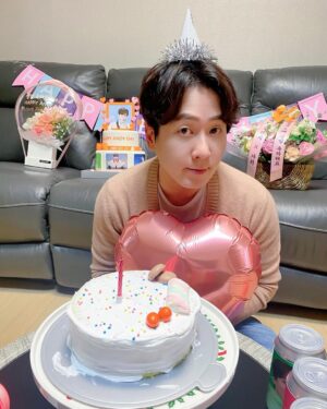 Andy Lee Instagram - 올해도 정말정말 고마워요🧡

🎈🎂⚖️ 앤디의 셀프 랜선 생일 파티에
와주신 모든 분들도 감사합니다🤗🍊🍒

#앤디 #ANDY #신화 #SHINHWA #HAPPYANDYDAY